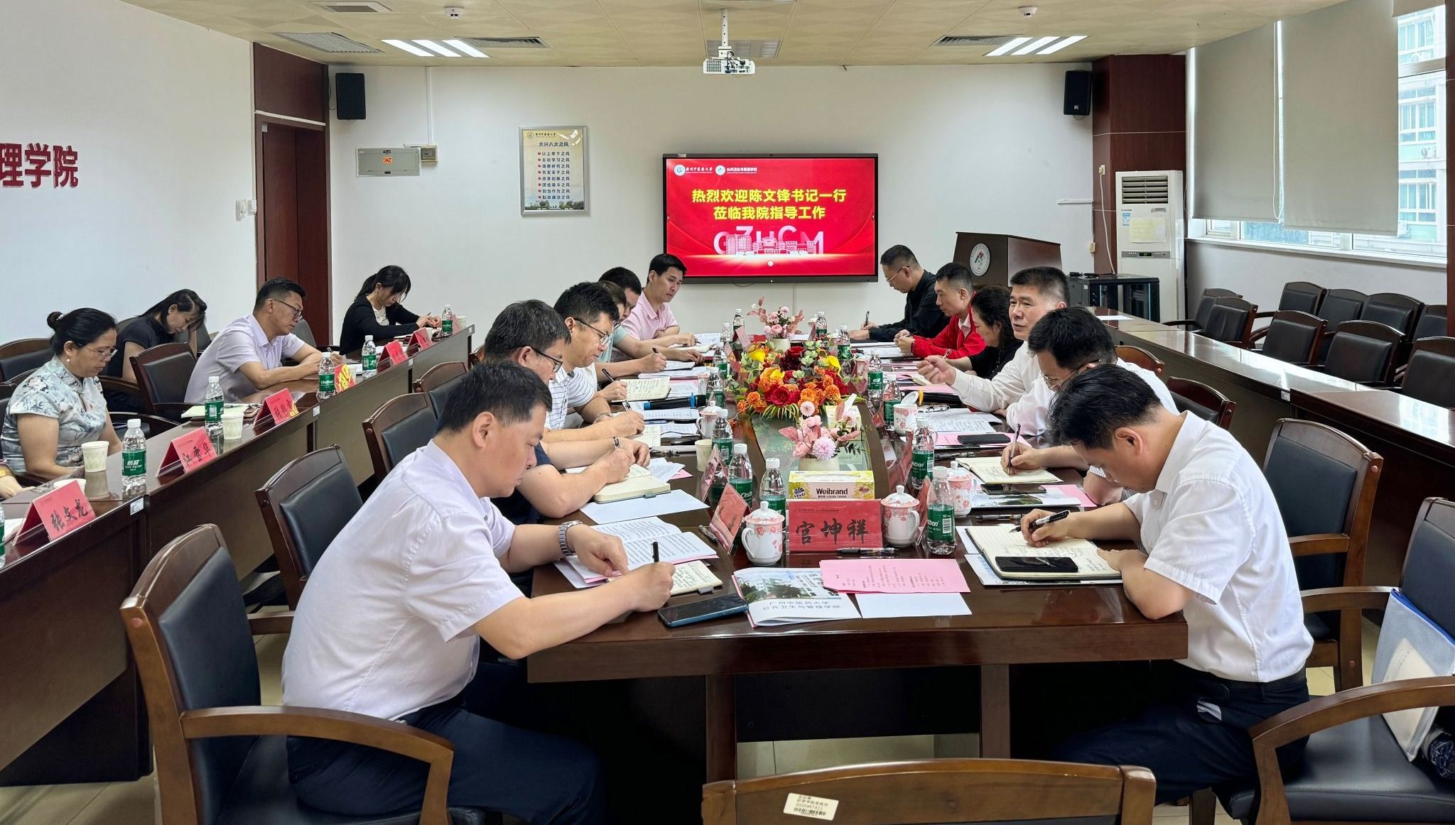 陳文鋒帶隊(duì)調(diào)研公共衛(wèi)生與管理學(xué)院