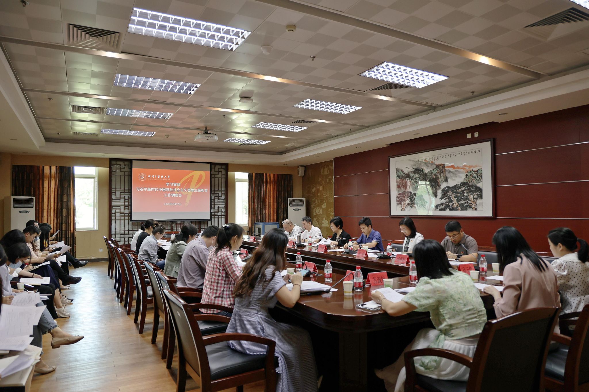 張建華主持召開學(xué)習(xí)貫徹習(xí)近平新時(shí)代中國特色社會主義思想主題教育工作調(diào)度會