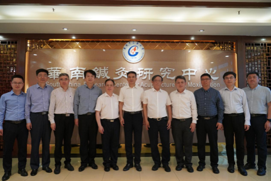 安徽中醫(yī)藥大學(xué)一行來我校交流