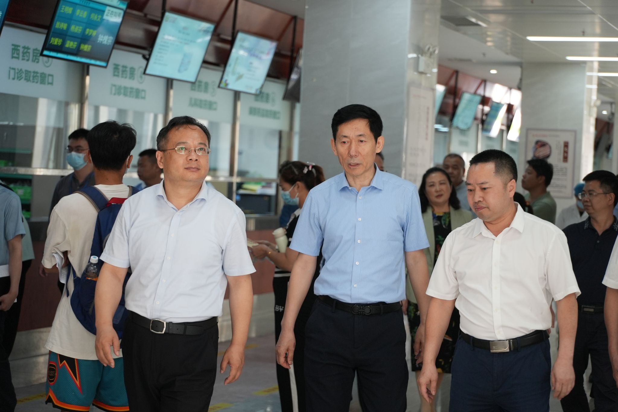 王偉校長帶隊調(diào)研梅州市中醫(yī)醫(yī)院