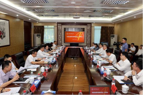 汕尾市委書記逯峰、市長(zhǎng)鄭海濤一行來校訪問