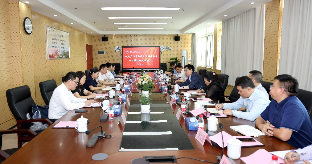 廣西中醫(yī)藥大學(xué)校長姚春一行來校調(diào)研