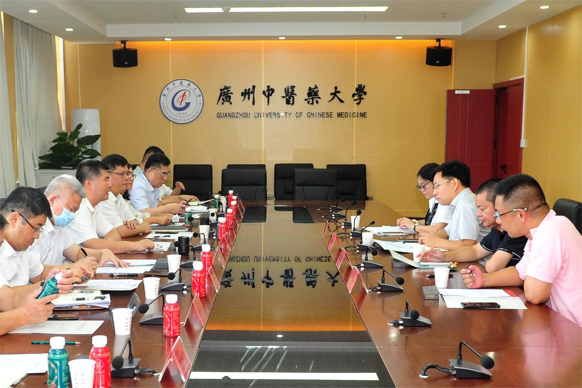 金城金素公司一行到學(xué)校交流