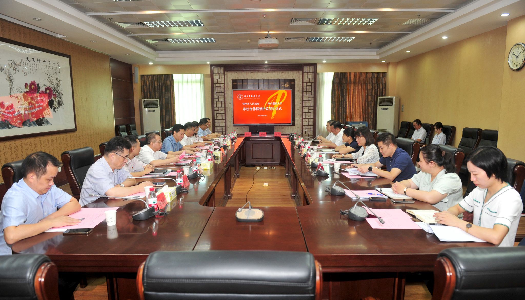 廣州中醫(yī)藥大學(xué)與賀州市人民政府續(xù)簽市校合作框架協(xié)議