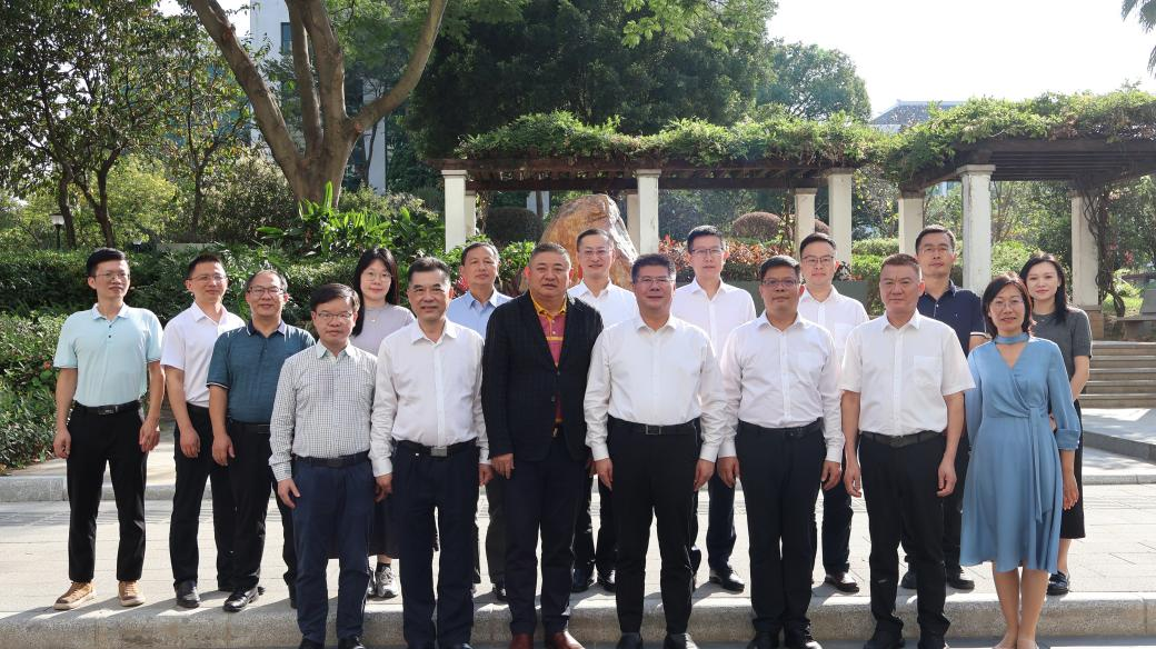 廣州至信藥業(yè)股份有限公司、天草藥業(yè)集團舉行高水平大學(xué)建設(shè)捐贈儀式